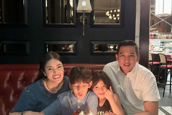 7 Momen Nindy Ayunda Rayakan Ulang Tahun Anak Bareng Mantan Suami