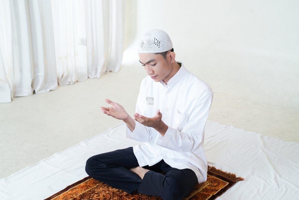 7 Cara Menenangkan Hati dan Pikiran Menurut Ajaran Islam