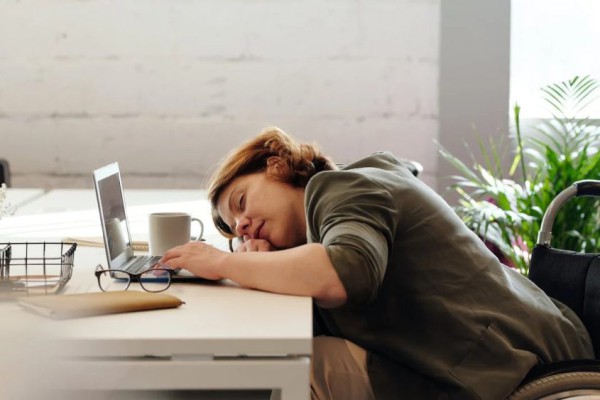 5 Tips Menyempatkan Tidur Siang Meski Hanya 20 Menit