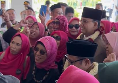 Anies-Cak Imin ke Banyuwangi, Disambut Ibu-ibu Pengajian