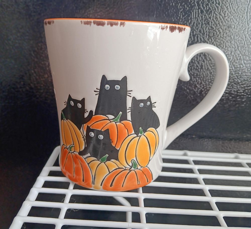 10 Mug Bertema Halloween Desain Menarik, Gemas dan Lucu Semua!