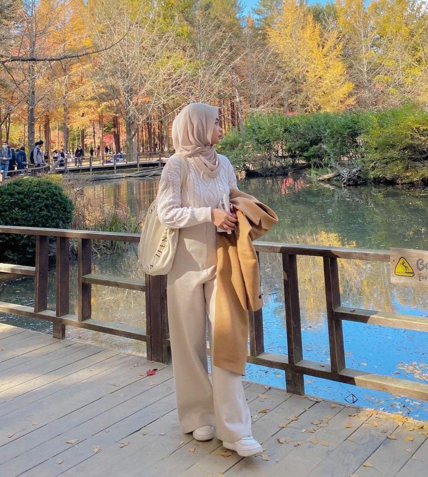 10 OOTD Hijab Liburan di Korea Selatan ala Nola Clara, Hits Abis! 