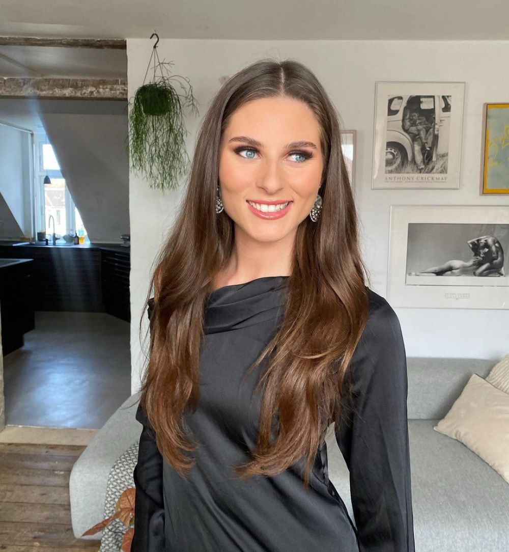 8 Potret Nikoline Uhrenholt Miss Universe Denmark 2023