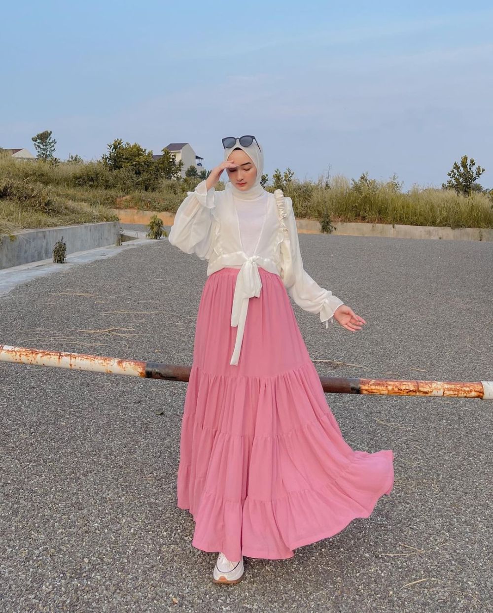 10 Referensi OOTD Pink ala Selebgram Ingrid Yulika, Terlihat Manis