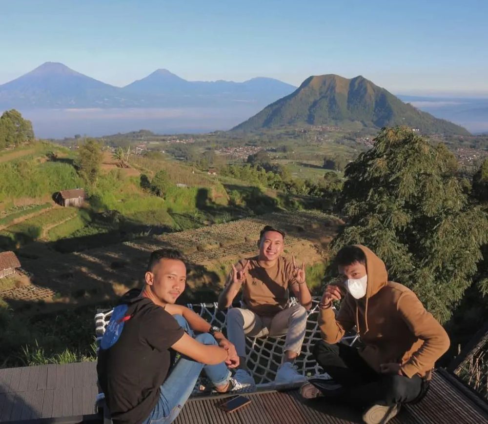 Merbabu Cafe, Tempat Nongkrong di Semarang dengan View Empat Gunung