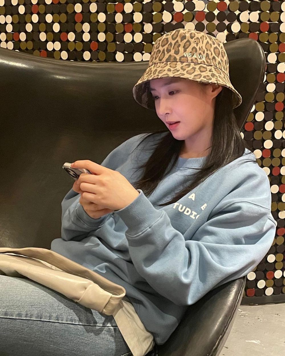 8 Ide OOTD Pakai Topi ala Yuri SNSD, Casual Look Gak Monoton!