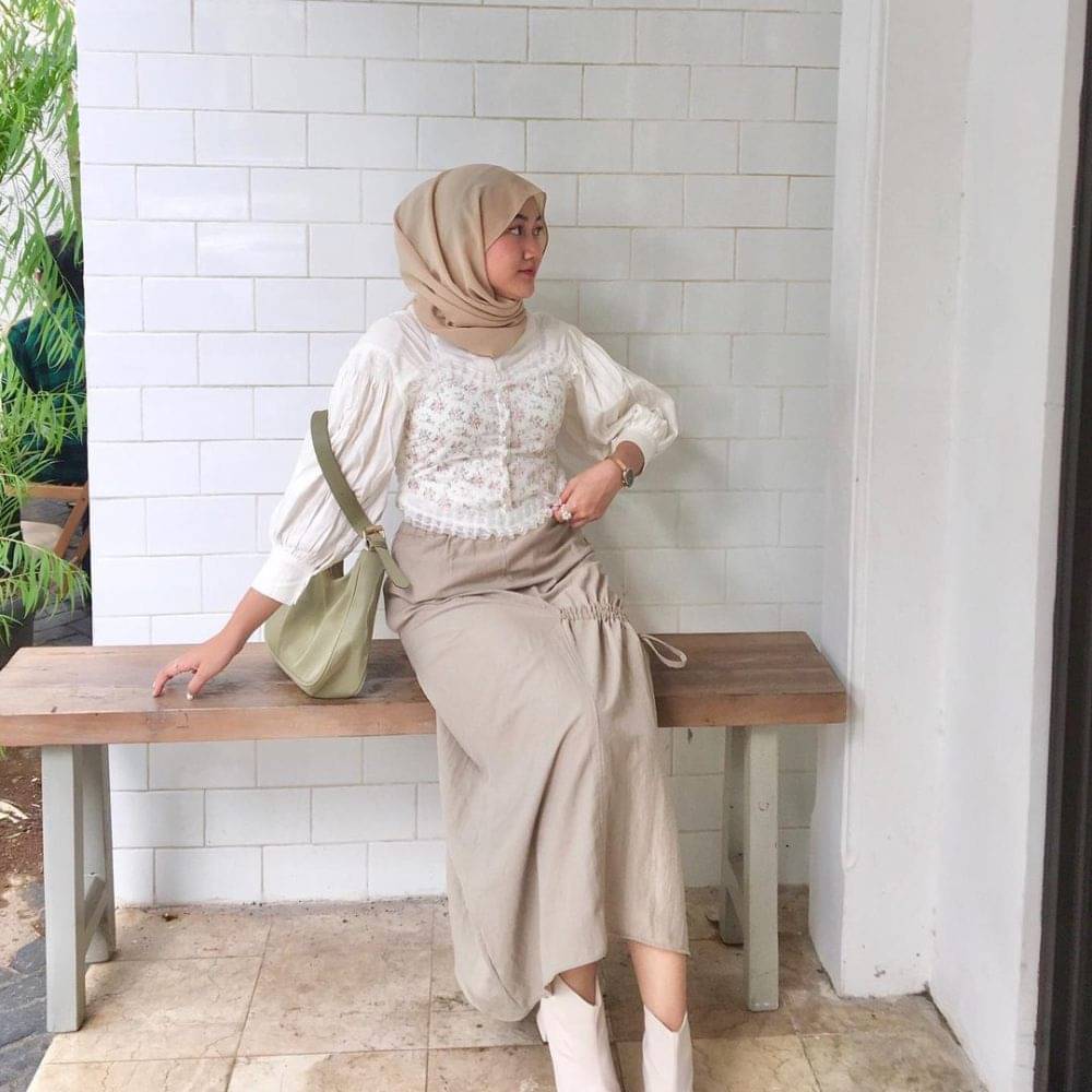 10 Ide Outfit Dress Dan Rok Serut Ala Adinda Valda, Kece!