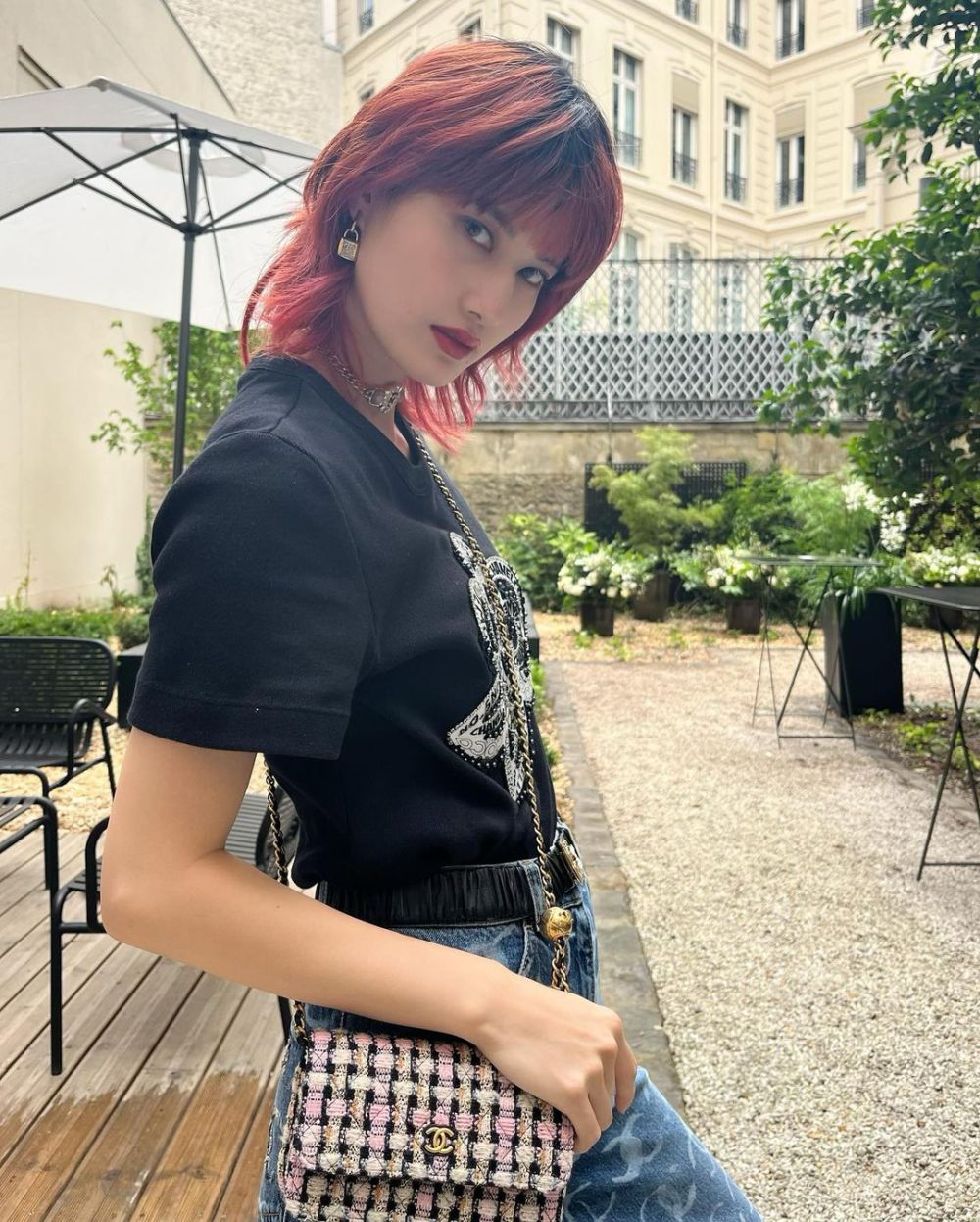 7 Potret Aktris Ai Hashimoto yang Berambut Merah, Bak Tokoh Anime!