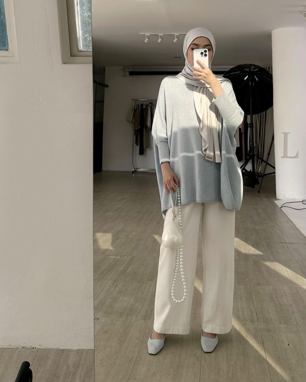 9 Inspirasi Daily Outfit Elegan ala Selebgram Sashfir, Auto Jenjang!