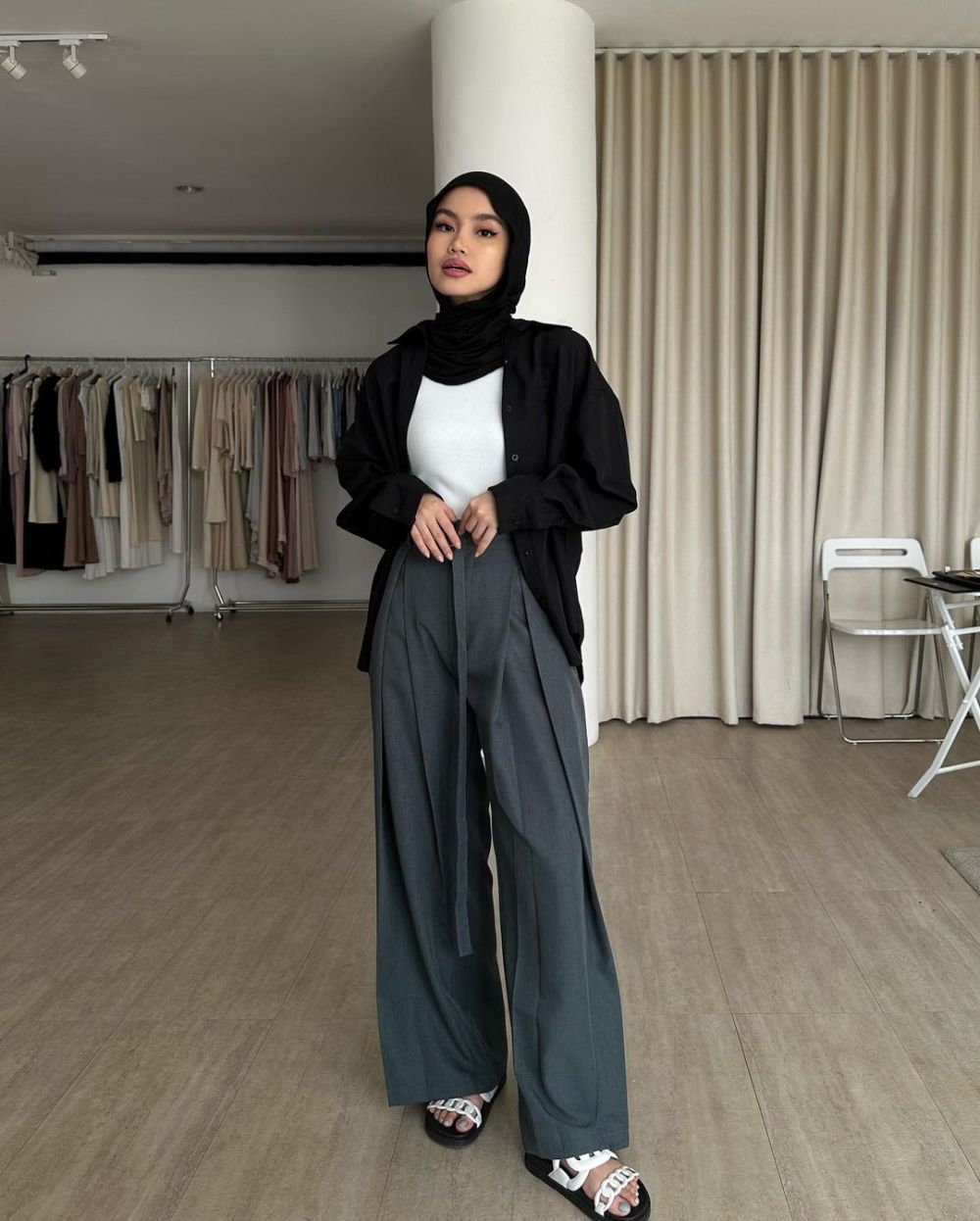 9 Inspirasi Daily Outfit Elegan ala Selebgram Sashfir, Auto Jenjang!