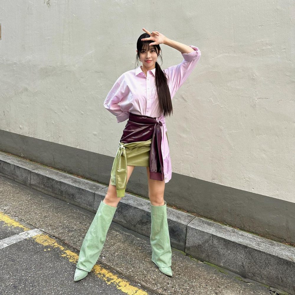 10 Inspirasi Outfit Nuansa Pink ala Seo Dong Joo Pesona Kece