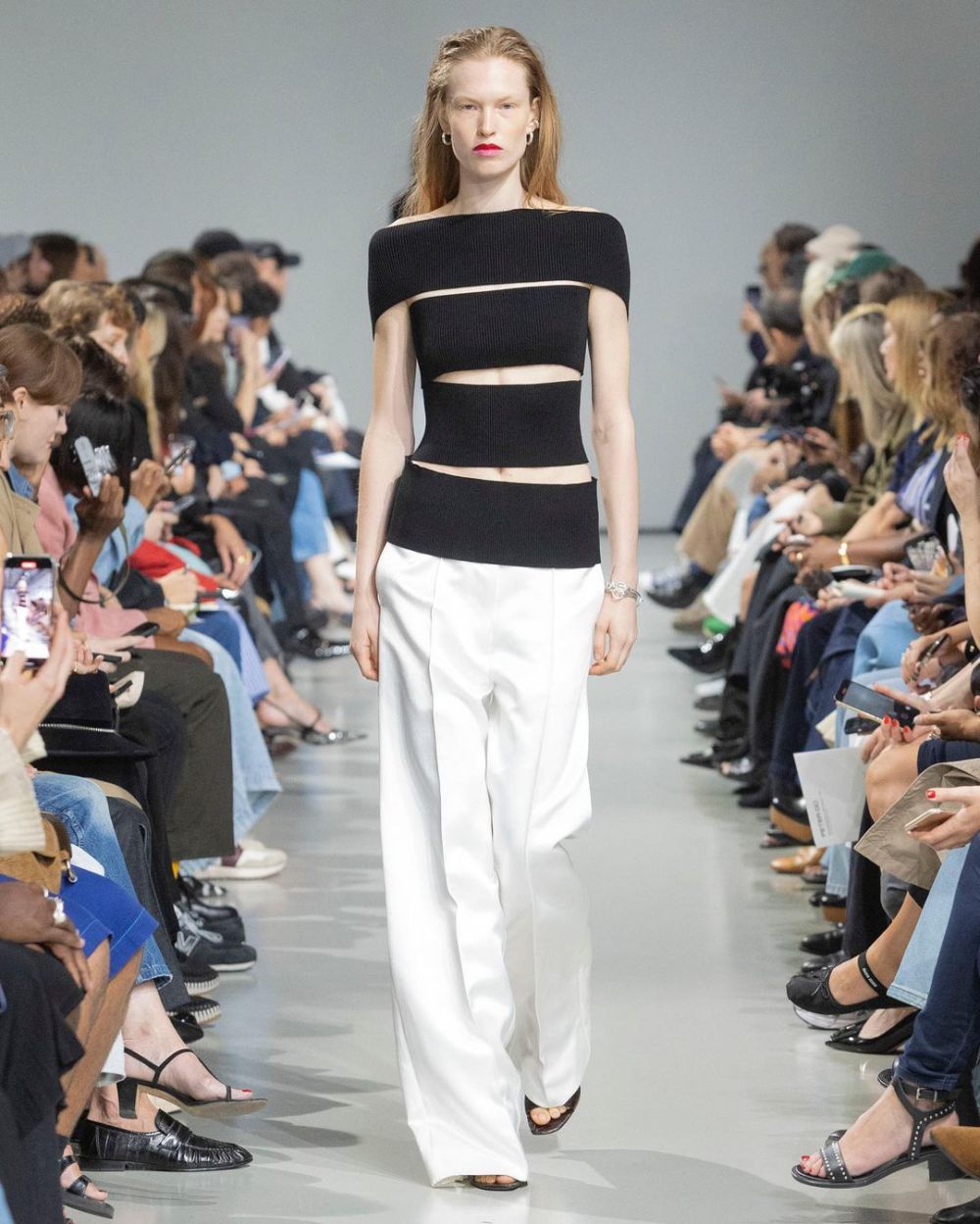 12 Koleksi Peter Do di Paris Fashion Week 2023, Berkelas!
