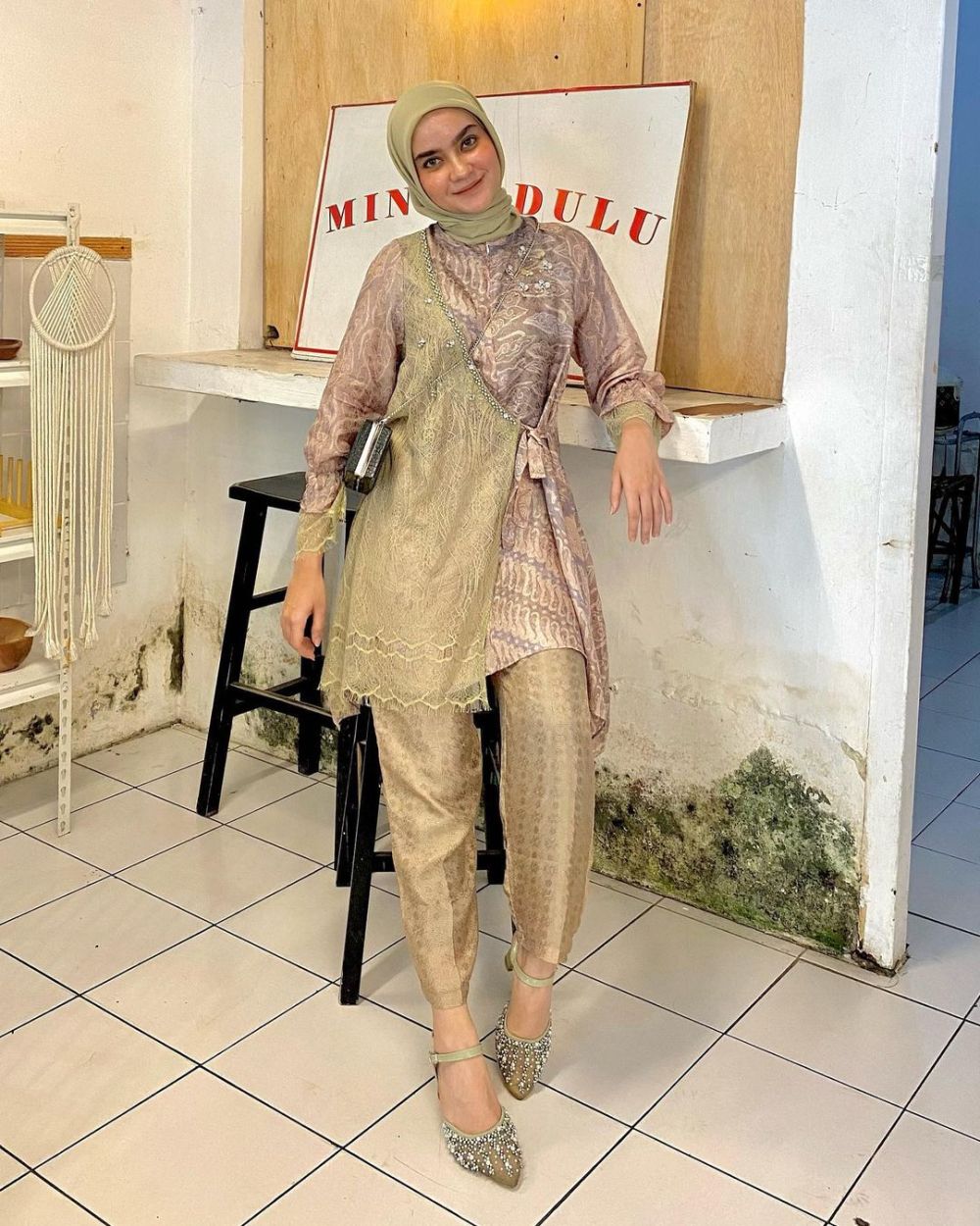 9 Ide Outfit Kondangan Elegan Ala Selebgram Hijab