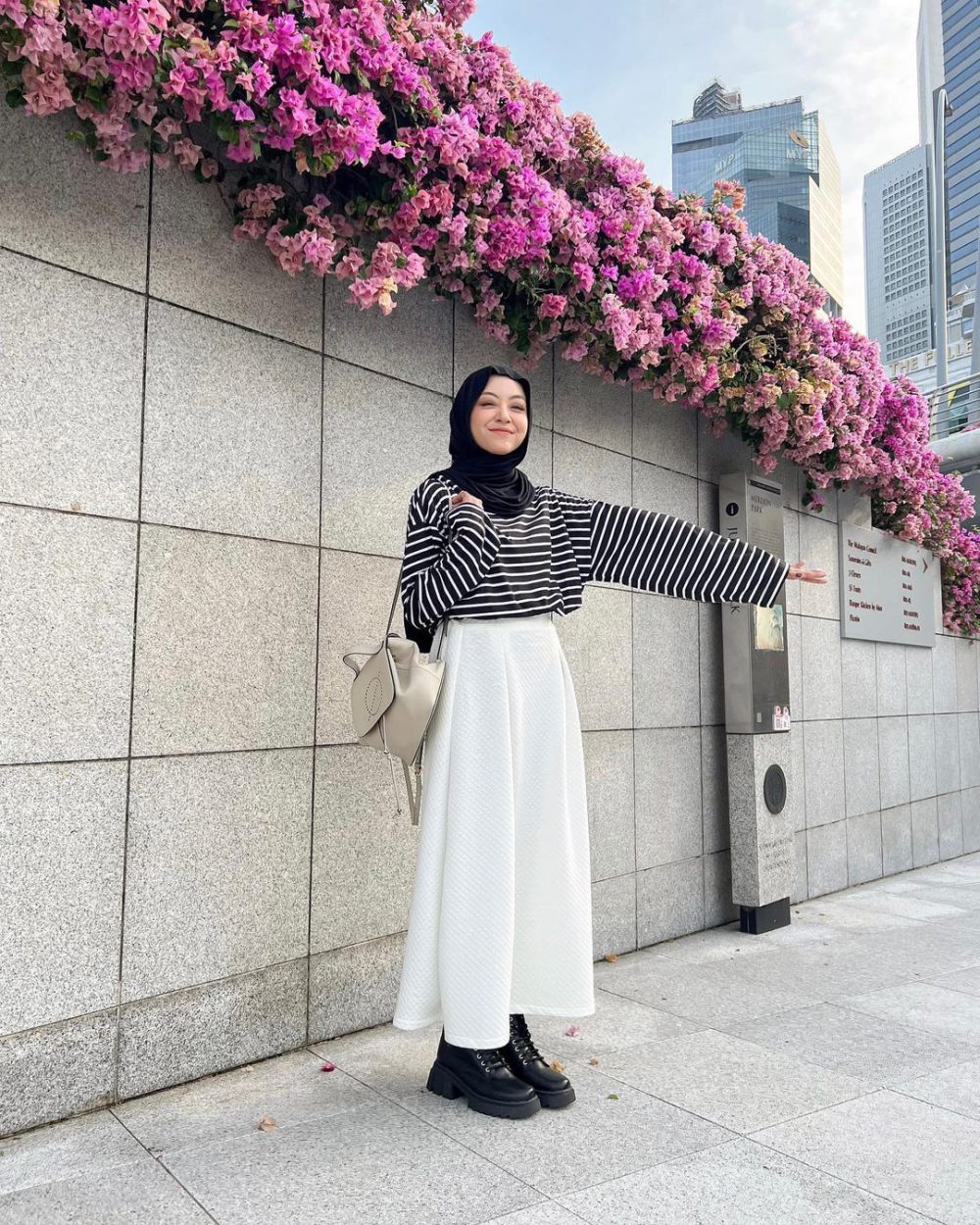 7 OOTD Pakai Rok Putih ala Meirani Amalia, Kekinian Banget!