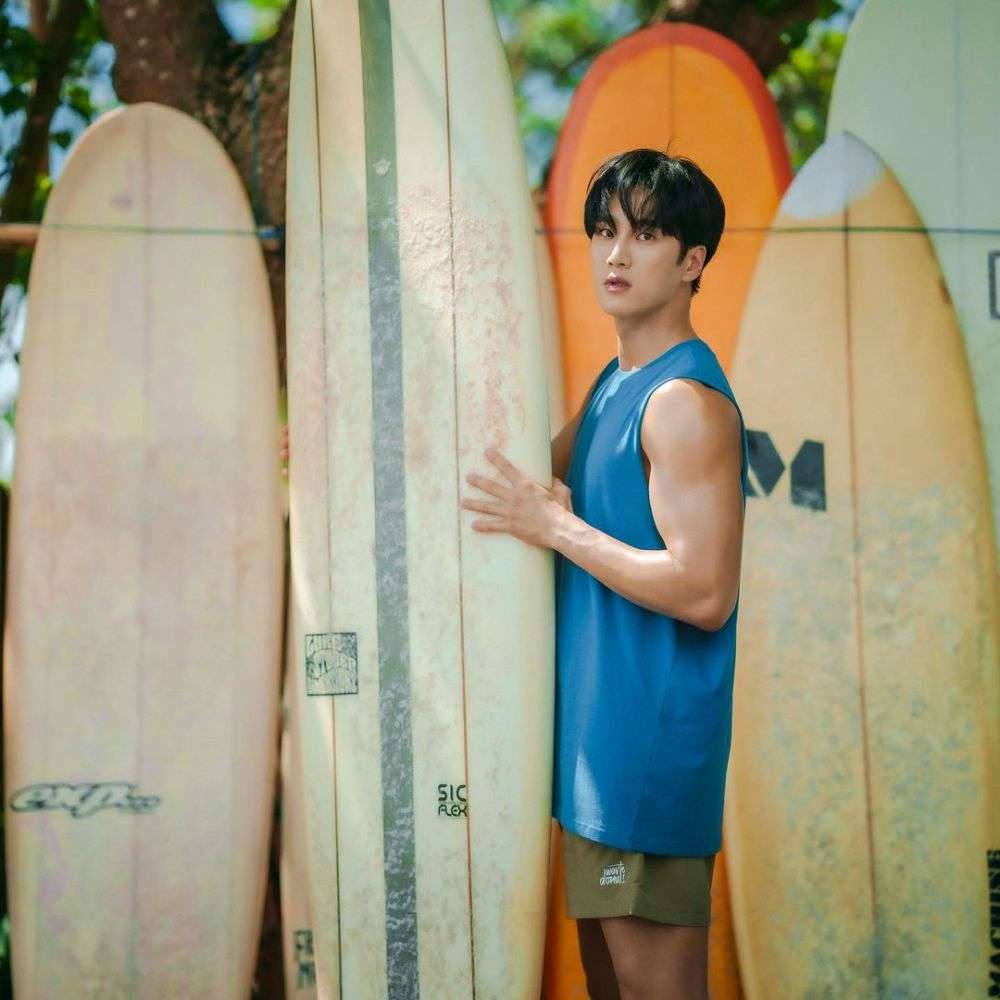 Momen Liburan Ahn Bo Hyun Di Bali, Pamer Otot!