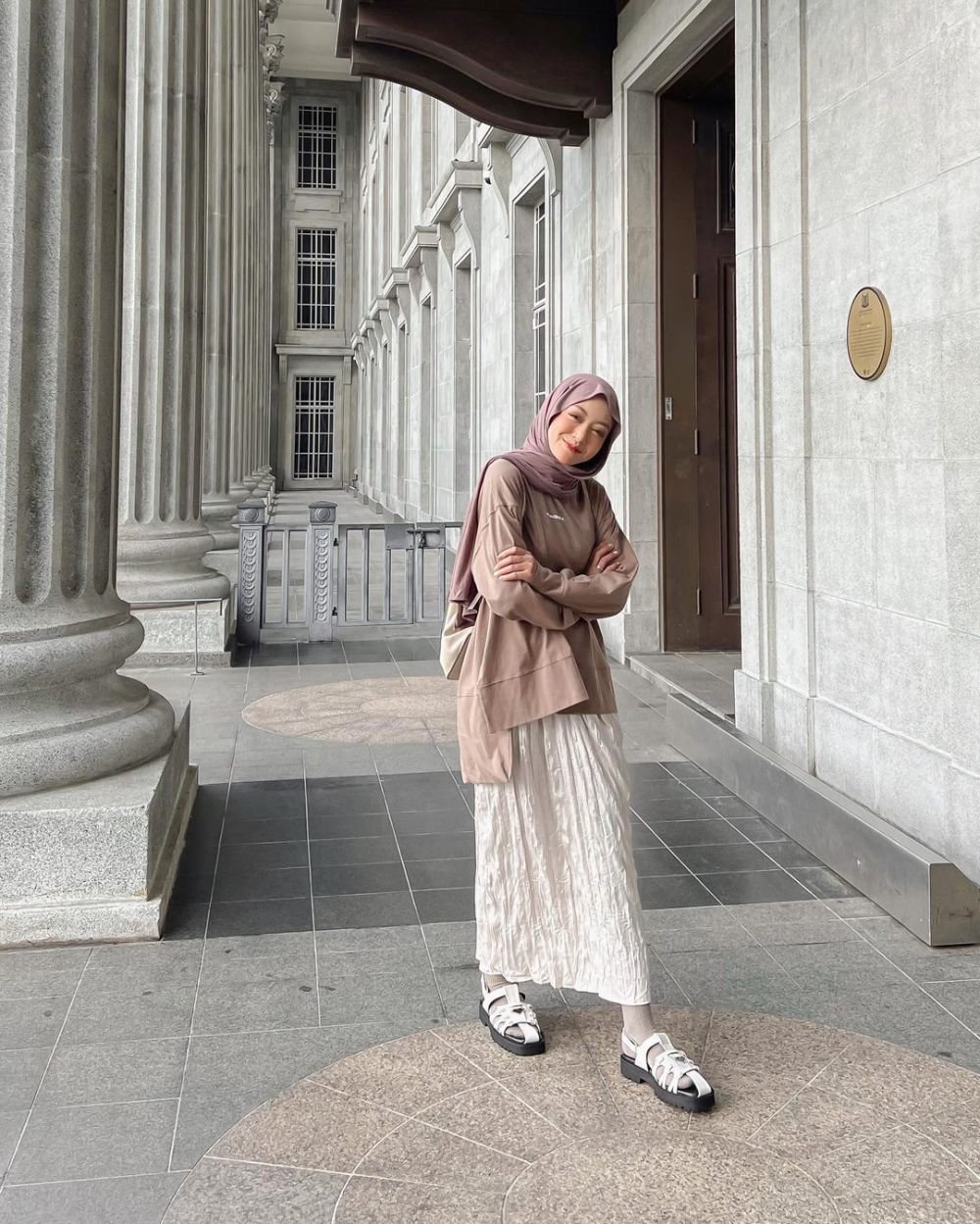 7 OOTD Pakai Rok Putih ala Meirani Amalia, Kekinian Banget!