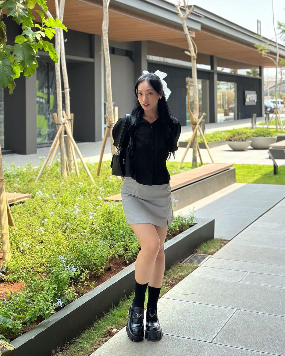 10 Inspirasi Outfit Kasual ala Valerie Taniaty, Stylish Abis! 