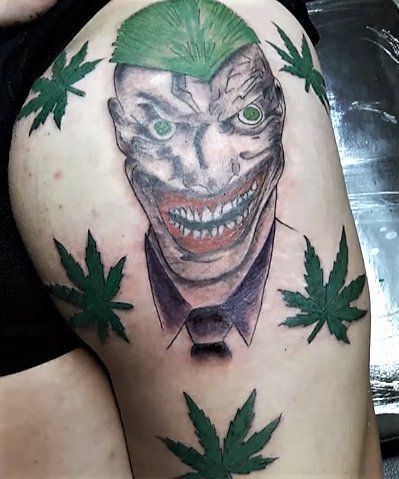 9 Potret Tato Gambar Joker Paling Nyentrik, Mencolok Mata Banget!