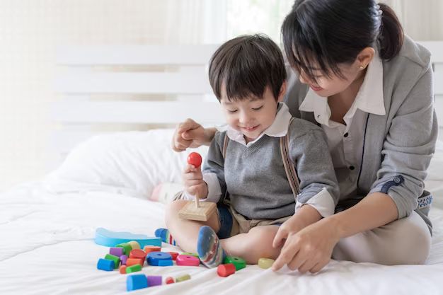 6 Cara Menegur Anak yang Berebut Mainan dengan Temannya, Tegas? 