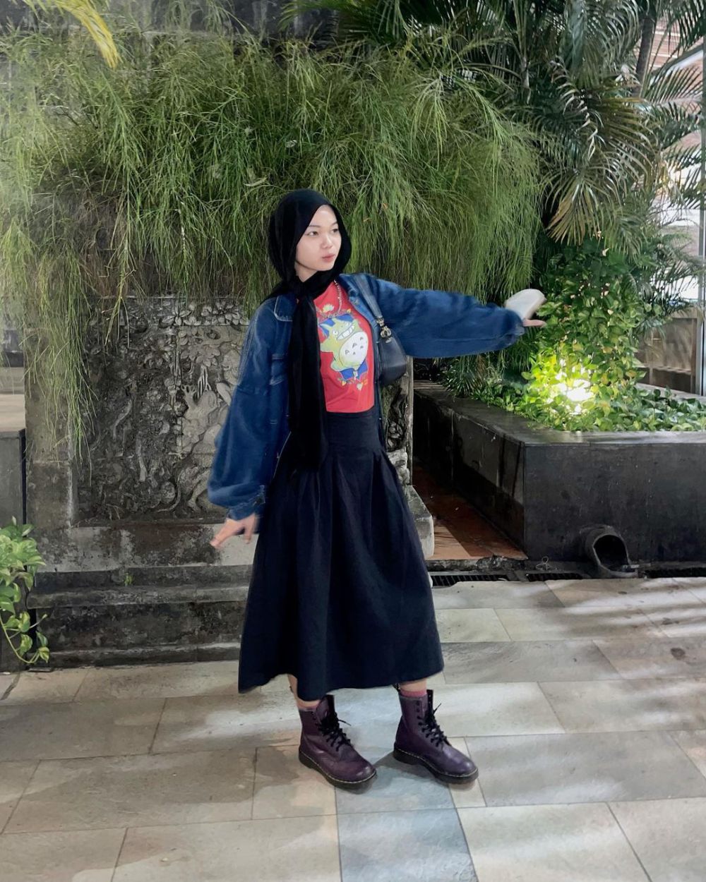 8 Gaya OOTD Hijab Boyish ala Clara Yulia, Super Cool Abis!