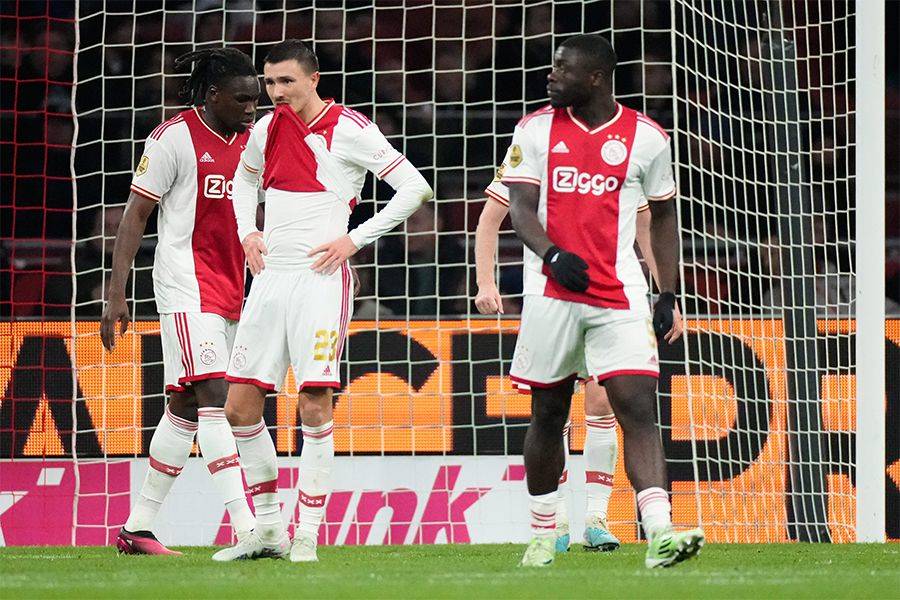 Menyelisik Lebih Dalam Penyebab Terpuruknya Ajax Amsterdam