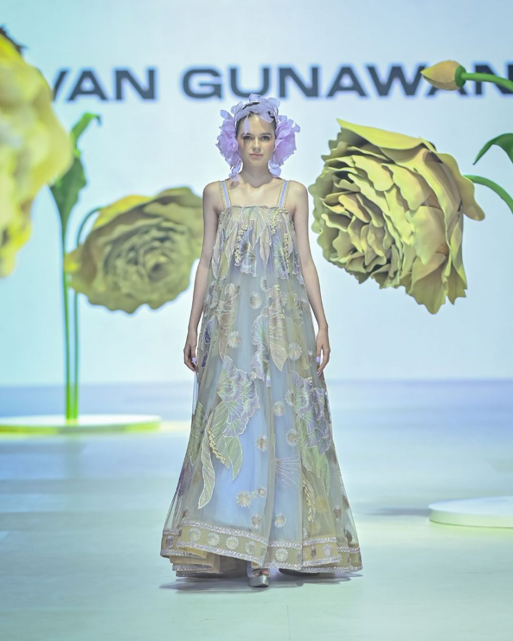 Koleksi Ivan Gunawan Di Jakarta Fashion Week Kece