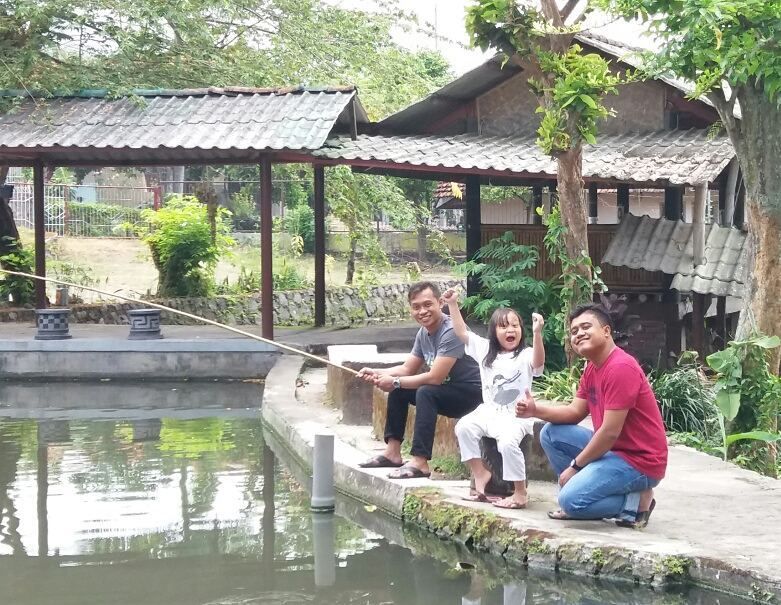 5 Rekomendasi Rumah Makan dengan Kolam Pemancingan di Pacet!