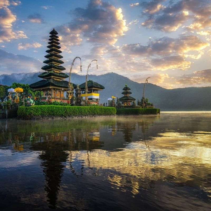 5 Wisata Danau Di Bali Yang Jadi Favorit Wisatawan