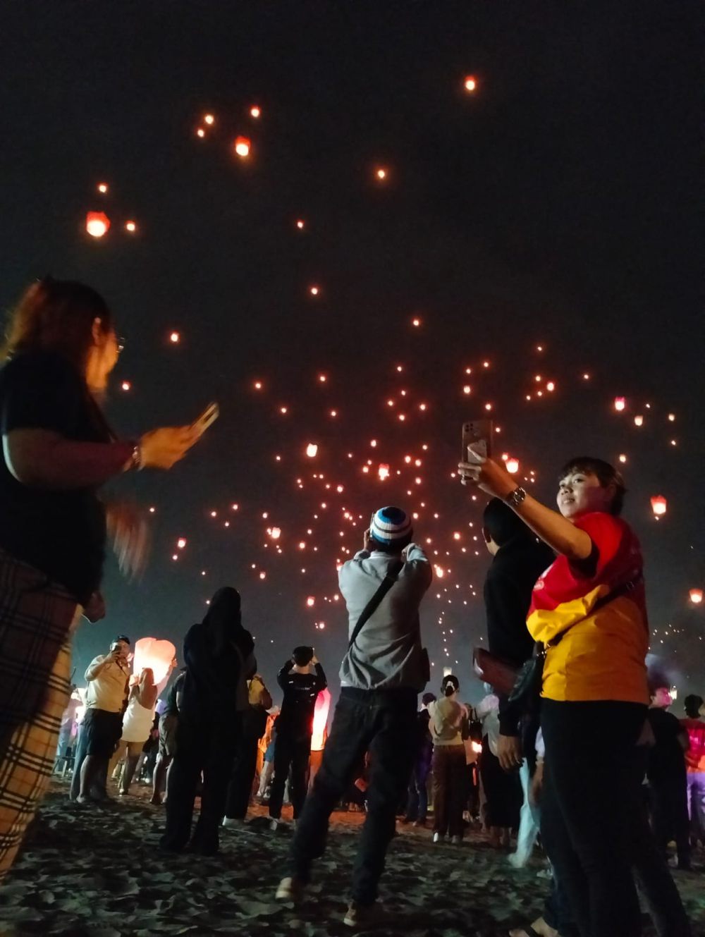Festival Lampion Dongkrak Kunjungan Wisatawan ke Gumuk Pasir