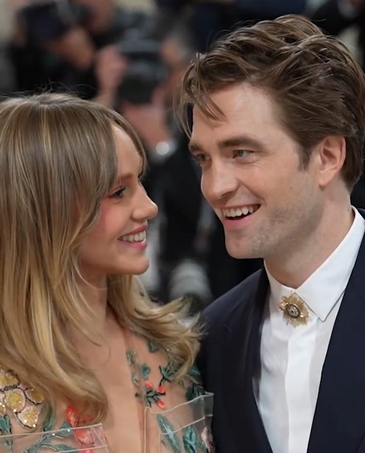 Kisah Cinta Robert Pattinson dan Suki Waterhouse