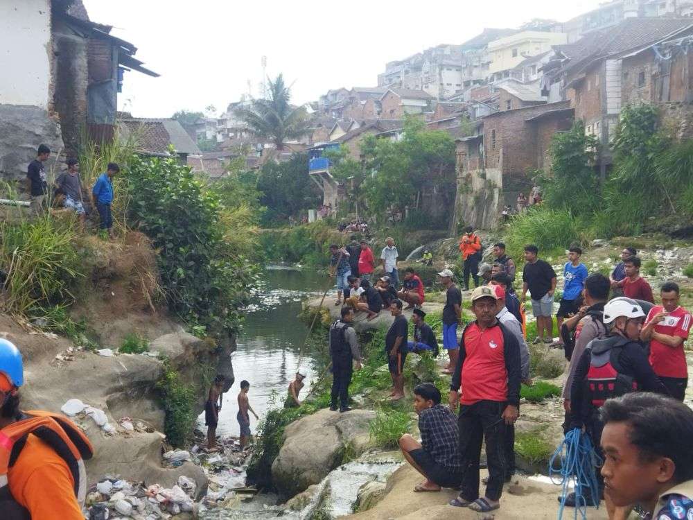 Bocah 6 Tahun Hanyut Saat Bermain Di Pinggir Sungai