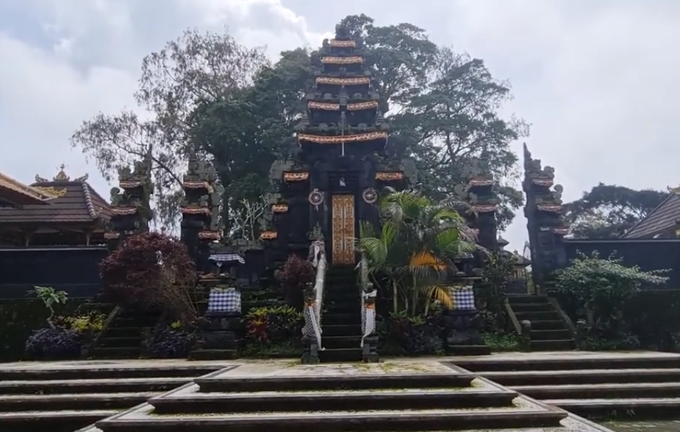 4 Keistimewaan Pura Bukit Indrakilla di Kintamani