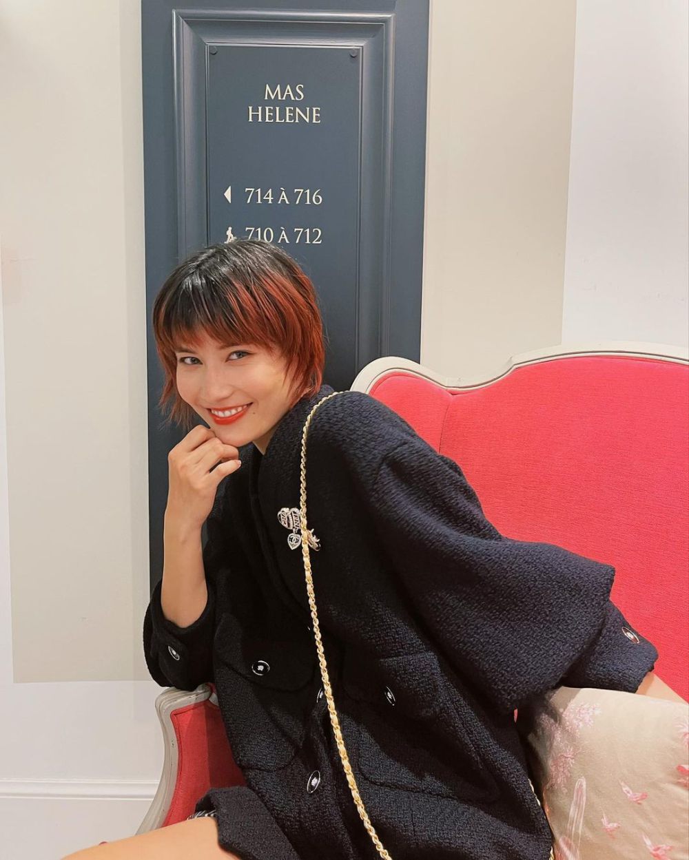 7 Potret Aktris Ai Hashimoto yang Berambut Merah, Bak Tokoh Anime!