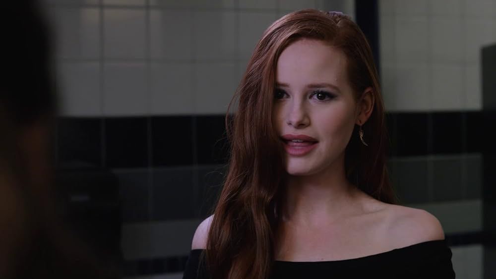 7 Film Dibintangi Madelaine Petsch, Siap Bintangi Reboot