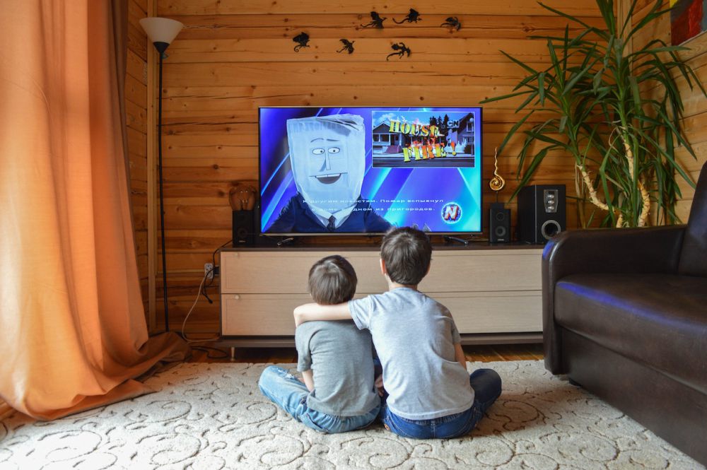 6 Dampak Negatif Televisi bagi Anak, Bisa Bahaya kalau Terlalu Lama!