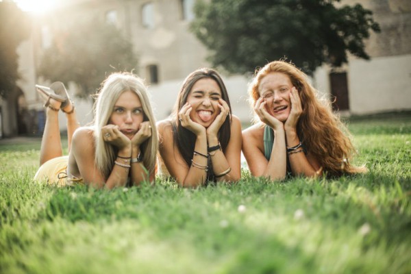 7 Tanda Low Maintenance Friendship, Persahabatan Anti Drama!