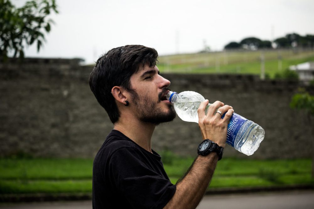 4 Tips Menggunakan dan Merawat Botol Minuman Berbahan Plastik