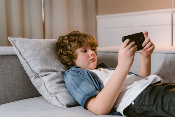 5 Trik Mengelola Waktu Anak di Era Digital dengan Bijaksana
