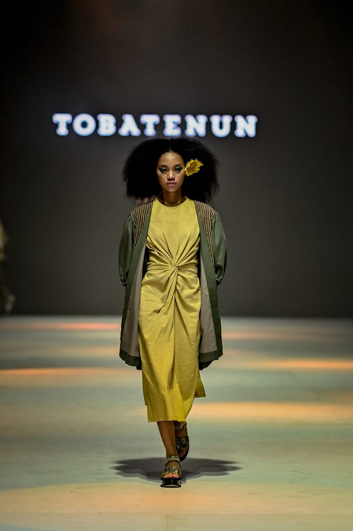 9 Koleksi Tobatenun di Jakarta Fashion Week 2025, Stylish!