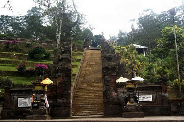 5 Pura Bali yang Berada di Atas Bukit, Pemandangannya Indah
