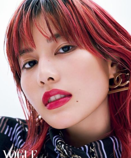 7 Potret Aktris Ai Hashimoto yang Berambut Merah, Bak Tokoh Anime!