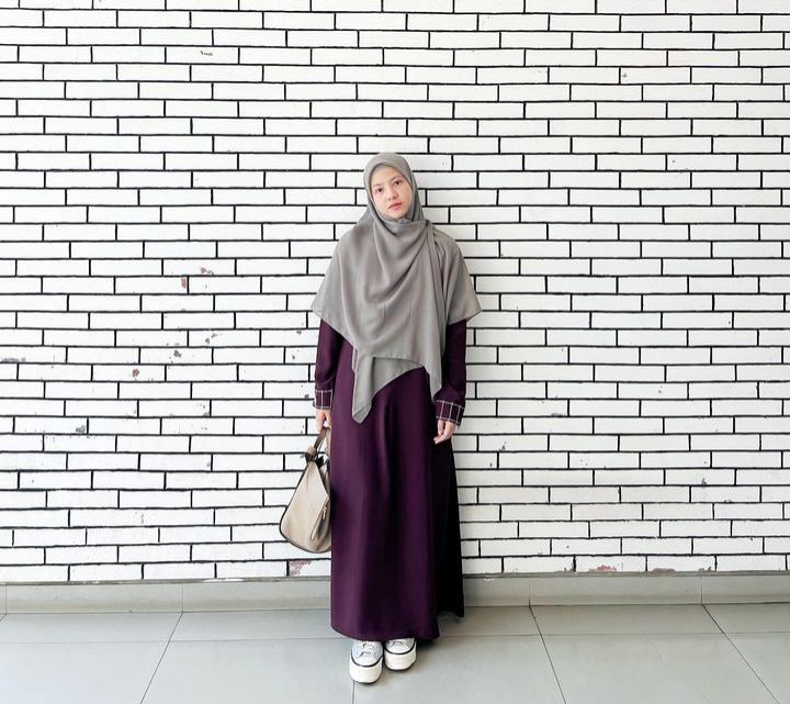 9 Referensi OOTD Syar'i Tapi Tetap Stylish ala Natasha Rizky