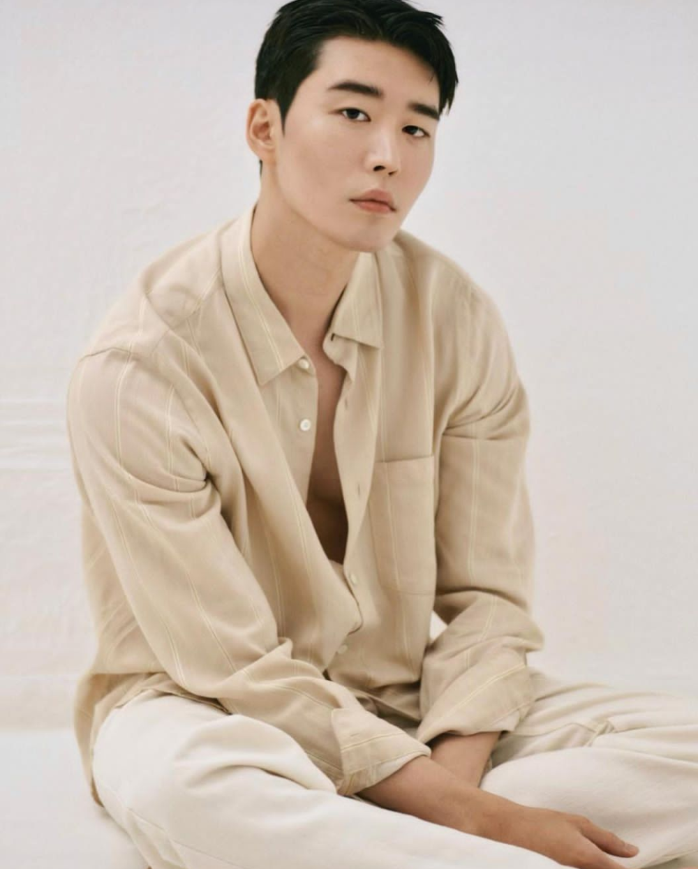 9 Inspirasi Man OOTD ala Kim Kwon, Stylish dan Elegan