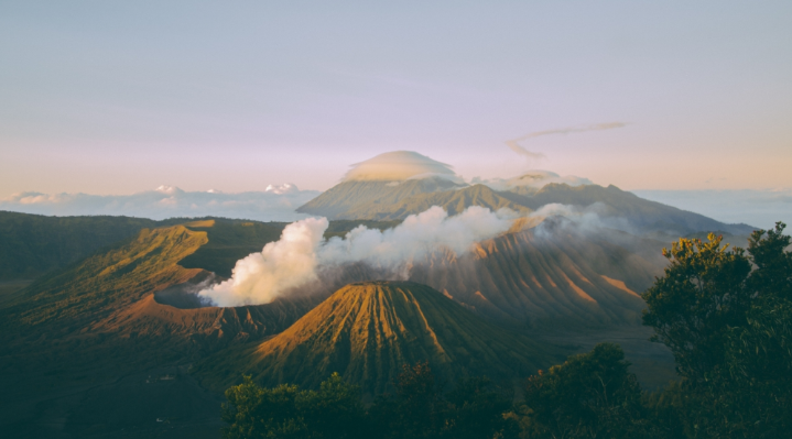 10 Tempat di Indonesia untuk Menikmati Sunrise yang Spektakuler
