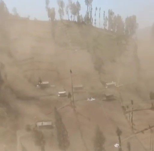 Viral Fenomena Devil Dust di Kawasan Bromo