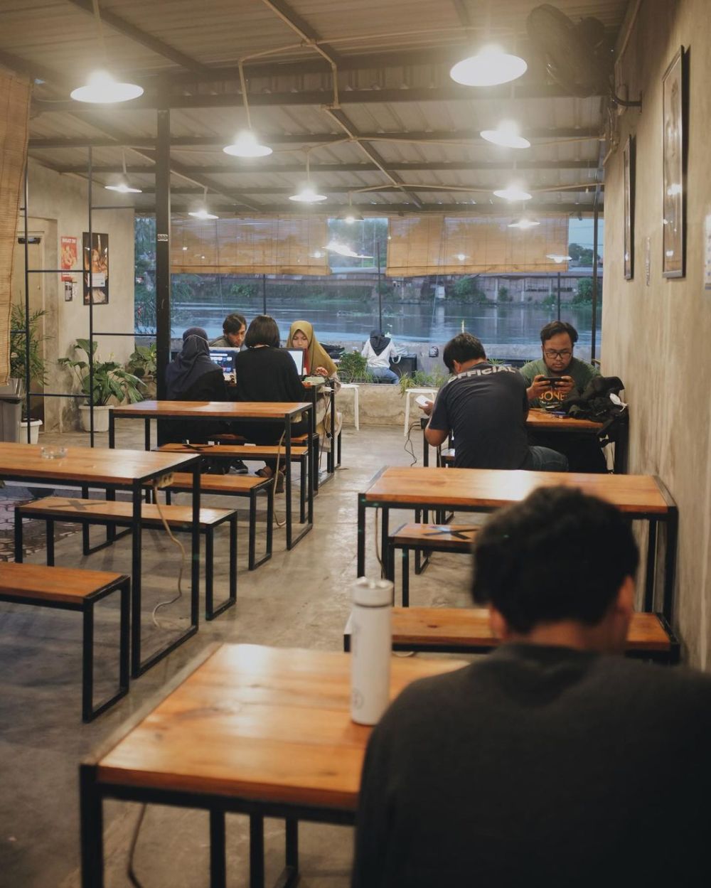 7 Rekomendasi Kafe Dekat Unesa Kampus Ketintang, Cocok Buat Nugas!