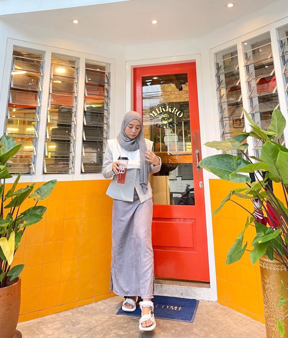 9 Ide Styling Rok ala Salama Azizah, Look Stunning!