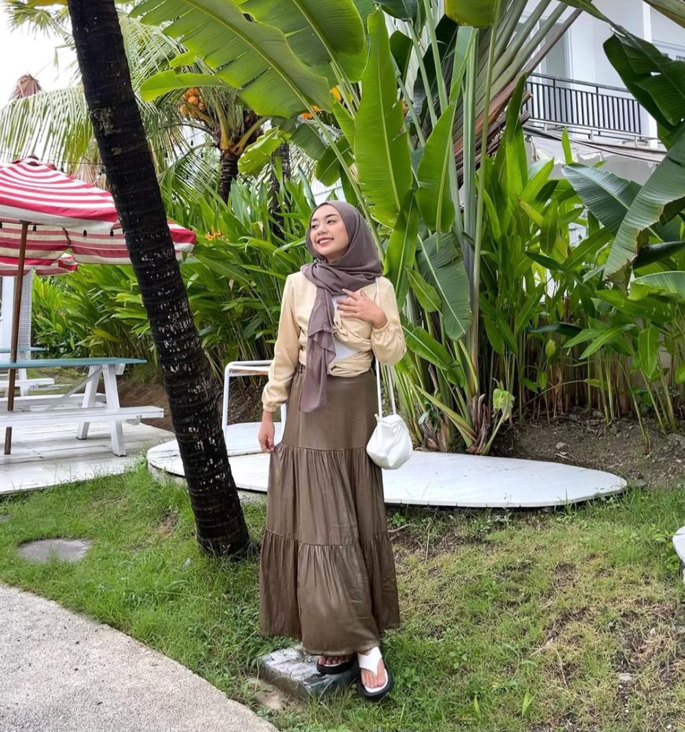 9 Ide Styling Rok ala Salama Azizah, Look Stunning!