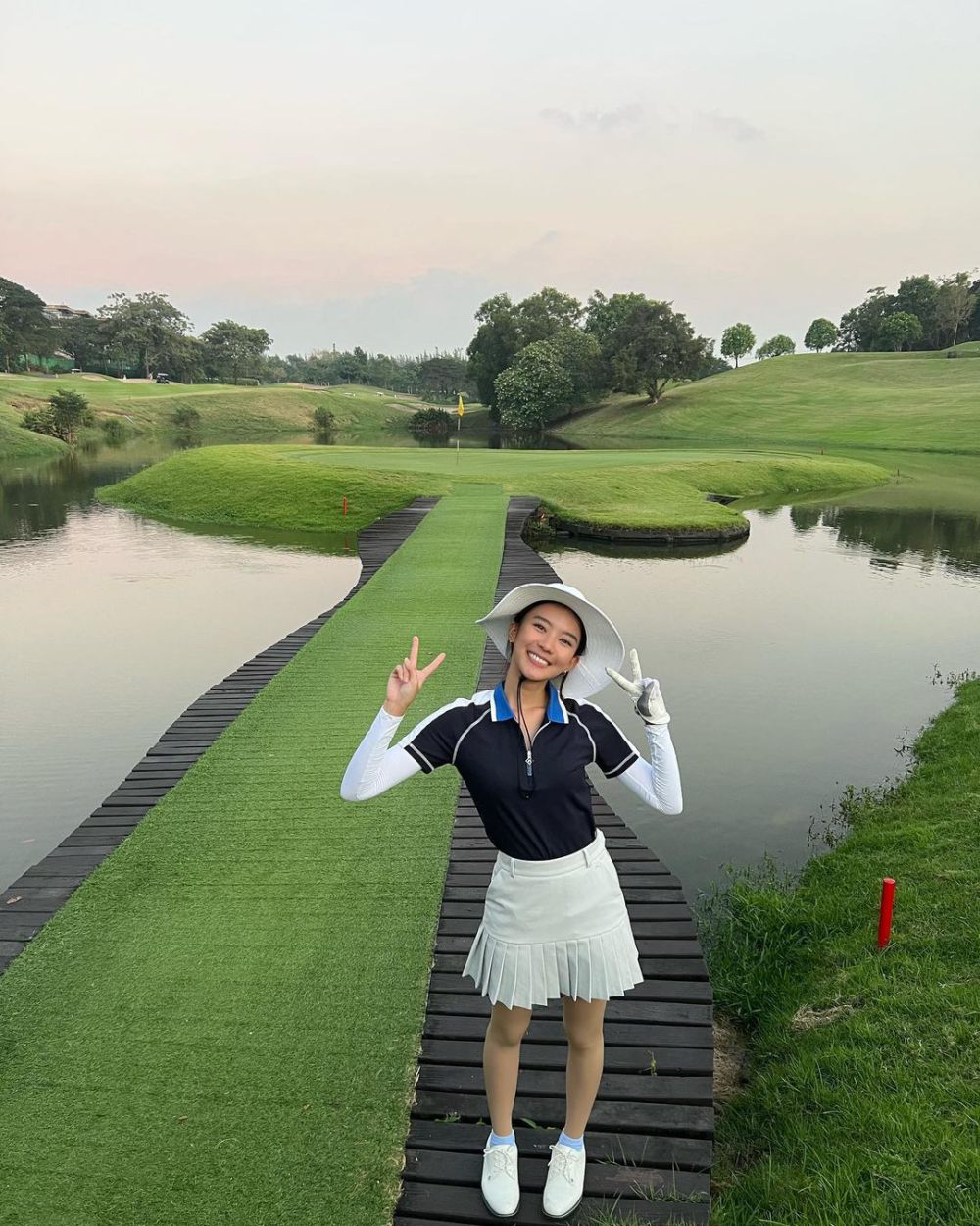 9 Inspirasi Outfit Golf ala Pearwah Nichaphat yang Sporty nan Feminin!