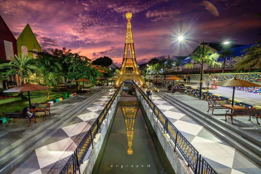 5 Tempat Wisata Malam di Madiun, Ada Miniatur Menara Eiffel